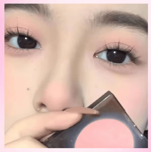 💖Revitalizing blush that naturalizes for under the eyes